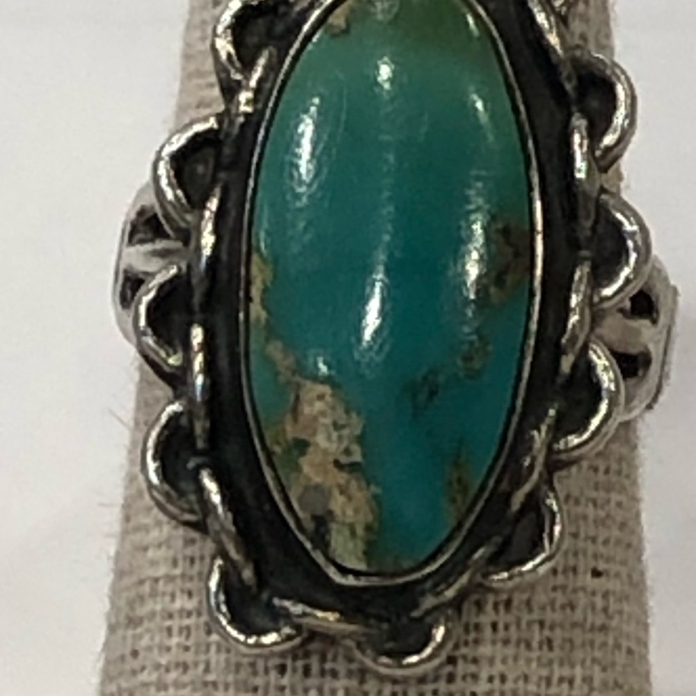 Silver and Turquoise Vintage Ring sz 8 Southwestern Design Marked Unique Style - Picture 6 of 16